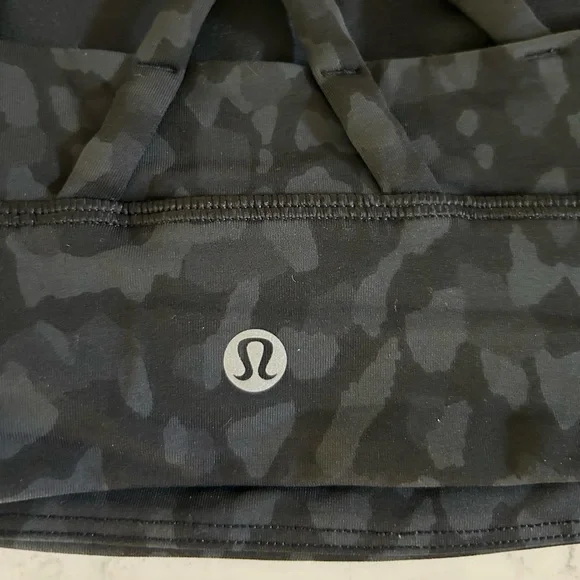 Lululemon Energy Bra High Neck, Size 6 - Picture 5 of 7